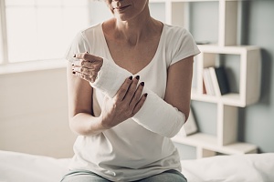 women sitting in doctors office with a cast on arm